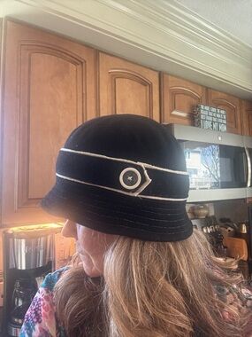 Parkhurst Black Cloche Hat with Cream Trim